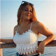 Professora extrovertida con don de niños/as